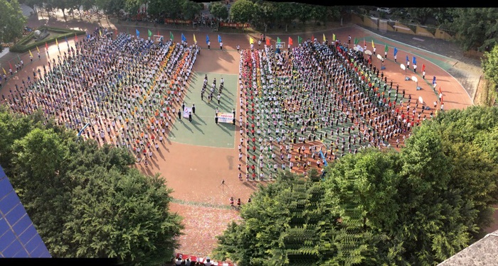 09、圖為運(yùn)動(dòng)會(huì)開幕式全景