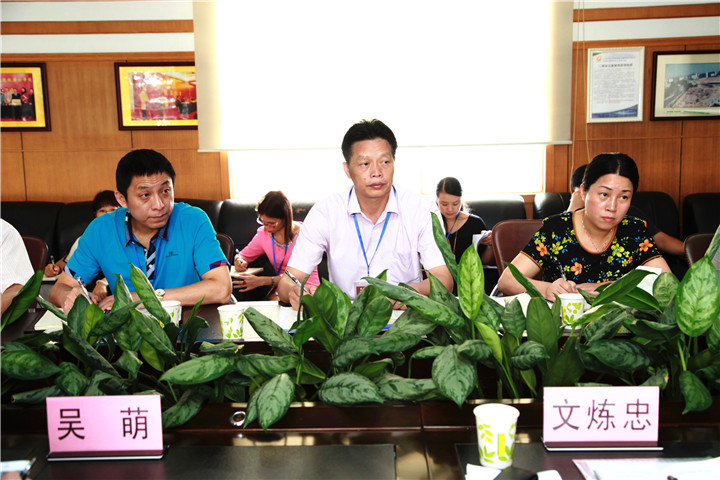 06.圖為學(xué)校戴桓標(biāo)校長（中）、王開利副校長（左）、集團(tuán)程琳娜主任（右）參加調(diào)研情況反饋會(huì)