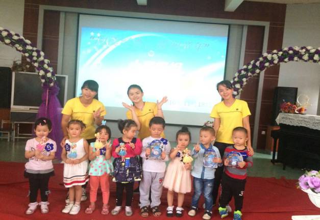 “閱讀經(jīng)典，滋潤童年” 小班級組幼兒故事比賽
