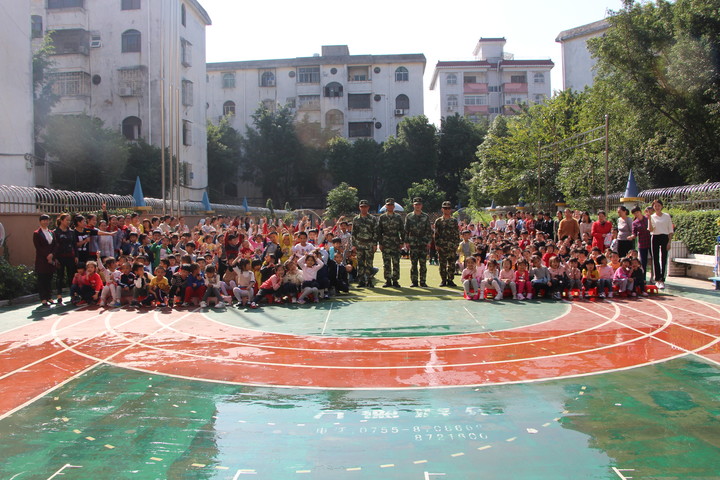 消防戰(zhàn)士走進(jìn)幼兒園，共筑消防安全新防線 