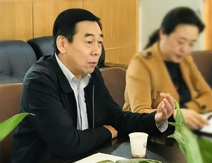 我校教育國(guó)際化特色建設(shè)迎來(lái)“區(qū)中小學(xué)特色教育實(shí)驗(yàn)學(xué)?！表?xiàng)目中期檢查