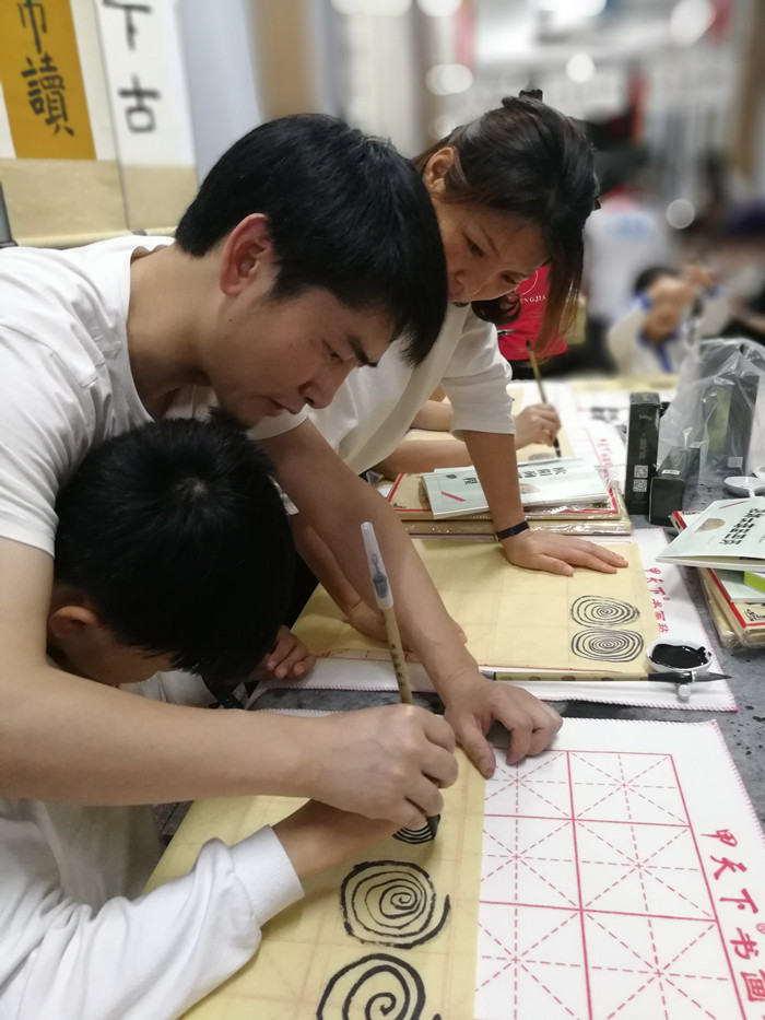 親子同練，家校共建，龍華中英文“家長社團(tuán)”有聲有色