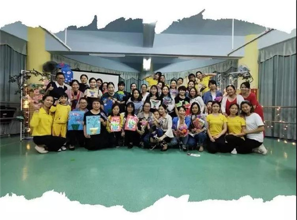 《感恩相伴?攜手同行》碧水龍庭幼兒園2019家委會(huì)暨母親節(jié)慶?；顒?dòng)
