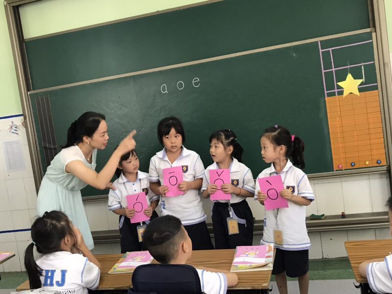 落實“兩個常規(guī)”，實施“青藍工程” ——小學低年級段語文學科教研重實訓