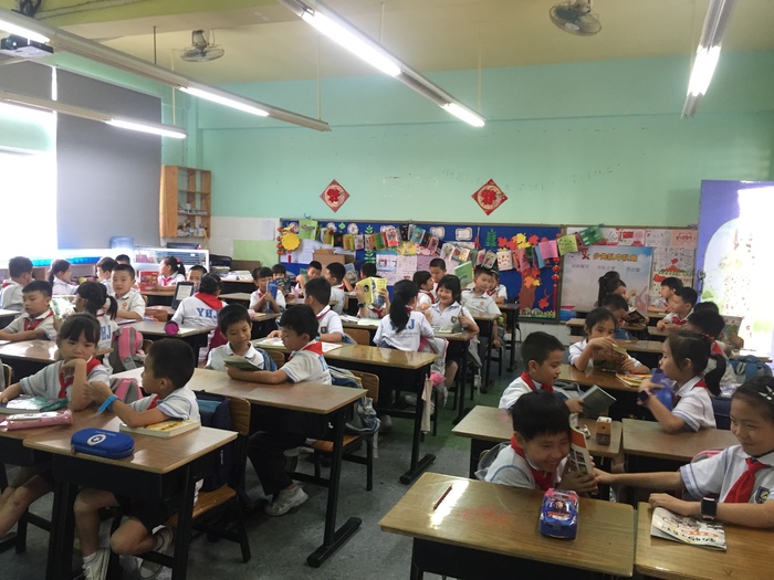 “多學多看多動手，科學世界任我游”——記小學部科技節(jié)系列活動